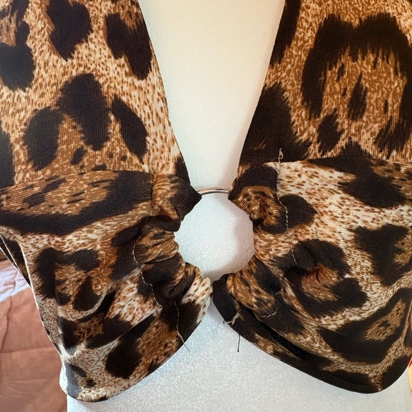 ROMWE Leopard Print Halter Crop Top - Picture 2 of 6